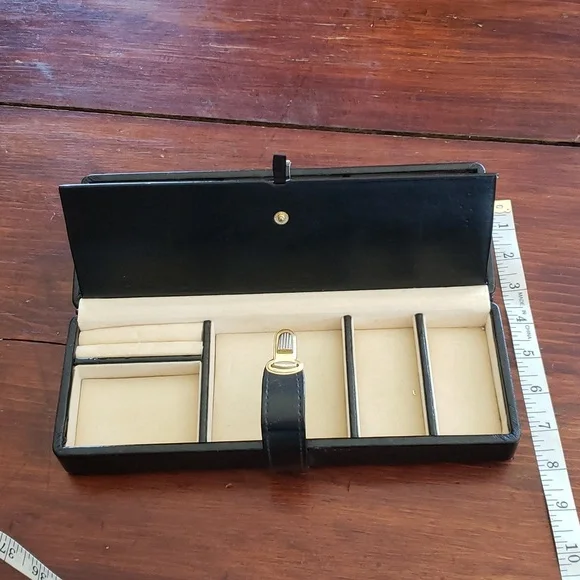 Travel jewelry case. Sturdy. Good condition - Picture 2 of 9